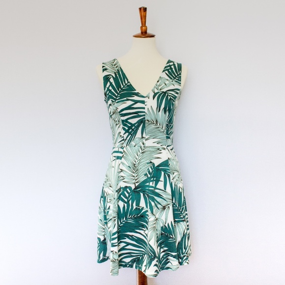 H&M Dresses & Skirts - H&M Palm Sleeveless Skater Dress Green White Small